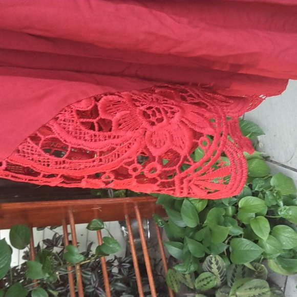 NWOT Meanor lace applique tunic top w/ bell sleeves. Size large. Pink/burgundy. - Picture 3 of 6